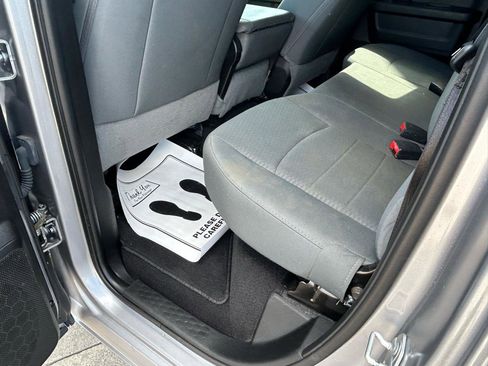 Used 2020 RAM 1500 Express AWD/4WD image 9