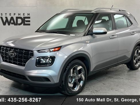 Used 2025 Hyundai Venue SEL image 1