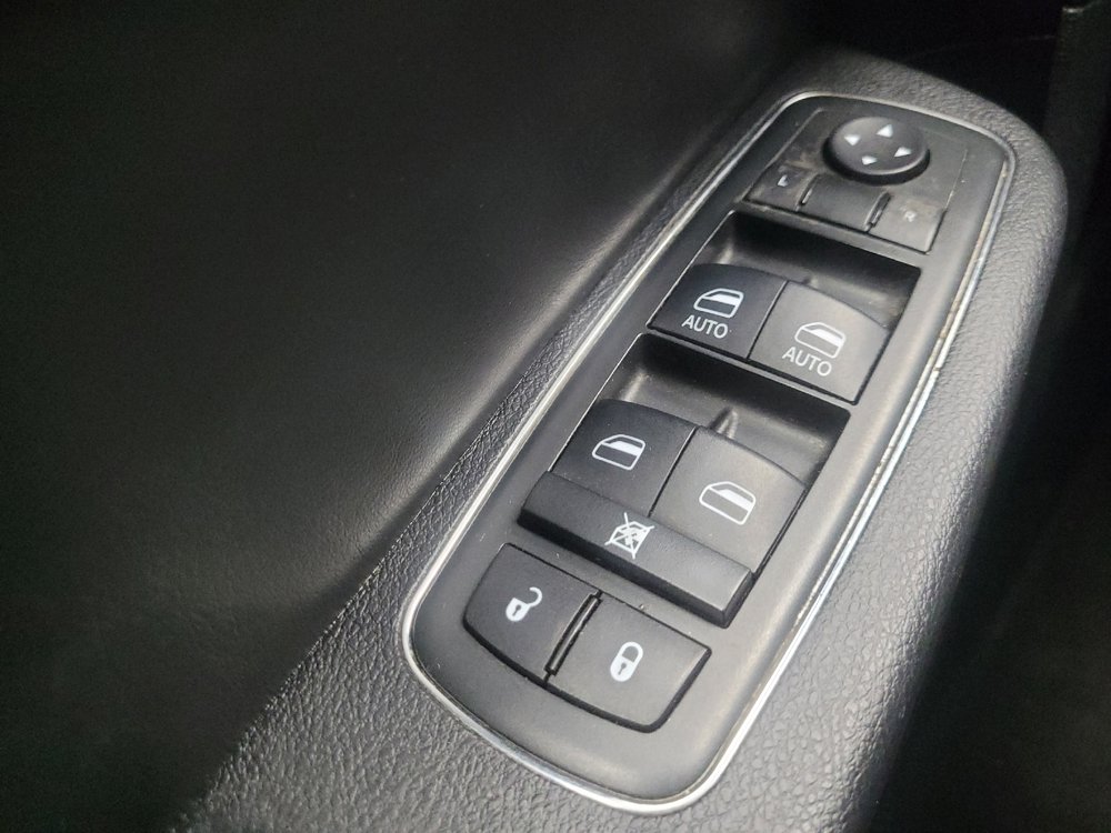 Used 2014 Chrysler 300 S AWD/4WD image 27