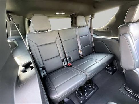 Used 2022 Chevrolet Tahoe Z71 w/ Luxury Package AWD/4WD image 18
