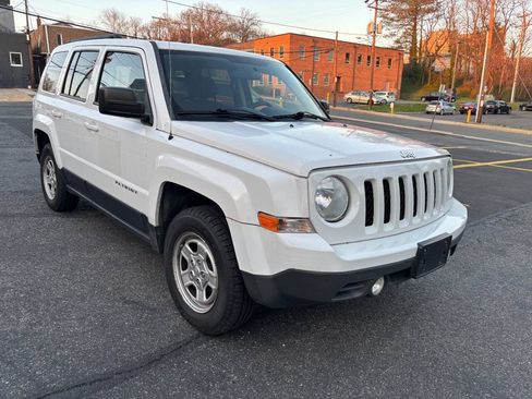 Used 2015 Jeep Patriot Sport w/ Power Value Group AWD/4WD image 3