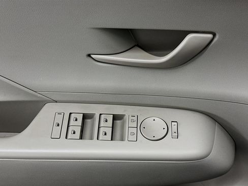 Used 2025 Hyundai Kona SEL image 15