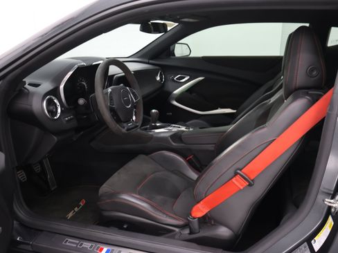 Used 2017 Chevrolet Camaro ZL1 RWD image 8