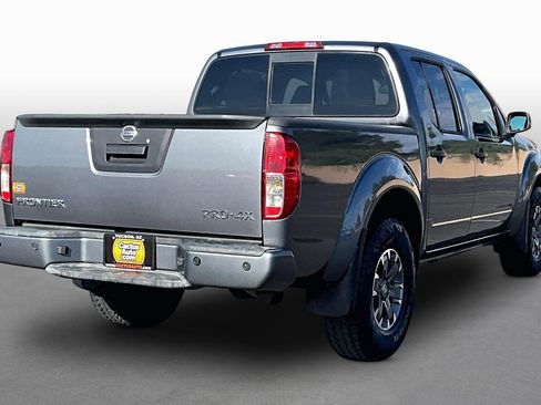 Used 2018 Nissan Frontier PRO-4X AWD/4WD image 2