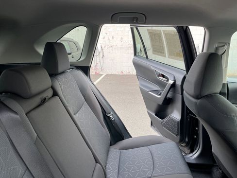 Used 2025 Toyota RAV4 XLE image 37