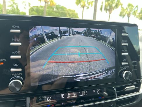 Used 2023 Toyota Sienna XLE FWD image 25