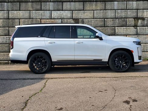 Certified 2024 Cadillac Escalade Sport w/ LPO, ONYX Package AWD/4WD image 25