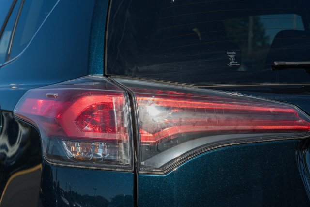 Used 2018 Toyota RAV4 XLE AWD/4WD image 8