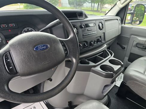 Used 2014 Ford E-350 and Econoline 350 Super Duty image 17