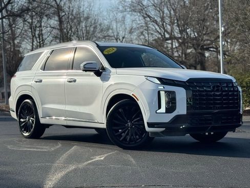 Used 2024 Hyundai Palisade Calligraphy image 2