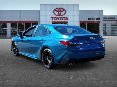 Certified 2025 Toyota Camry SE w/ Convenience Package image 5