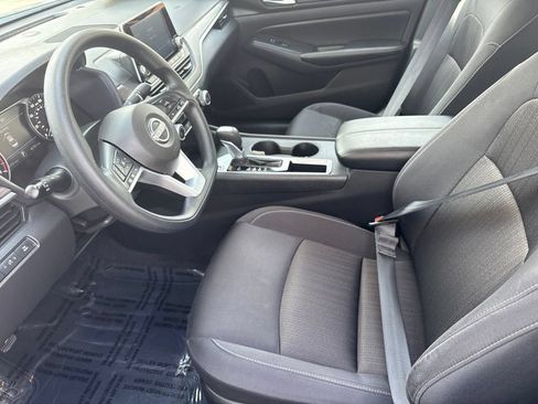 Used 2025 Nissan Altima 2.5 SV FWD image 16