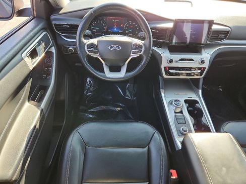 Used 2022 Ford Explorer XLT w/ Equipment Group 202A image 11