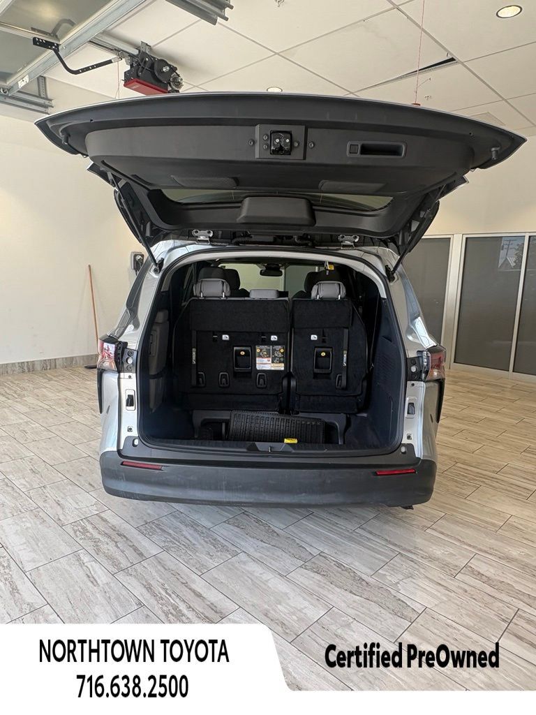 Used 2025 Toyota Sienna LE w/ LE Plus Package AWD/4WD image 7