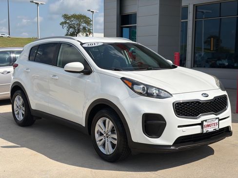 Used 2017 Kia Sportage LX w/ LX Popular Package FWD image 2