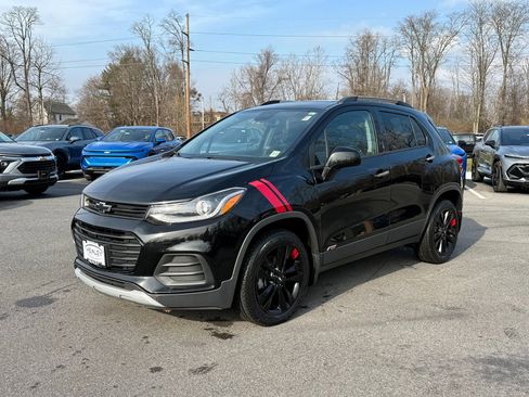 Used 2020 Chevrolet Trax LT w/ Sun & Sound Package image 3