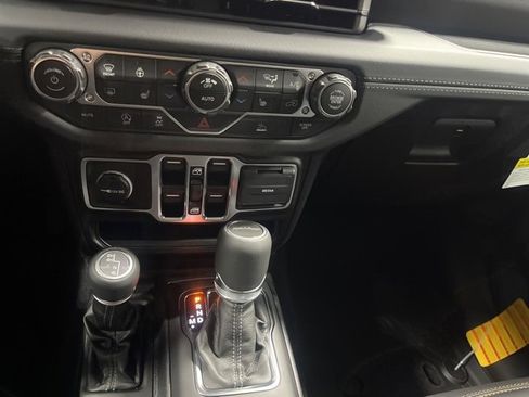 New 2025 Jeep Gladiator Sport image 15