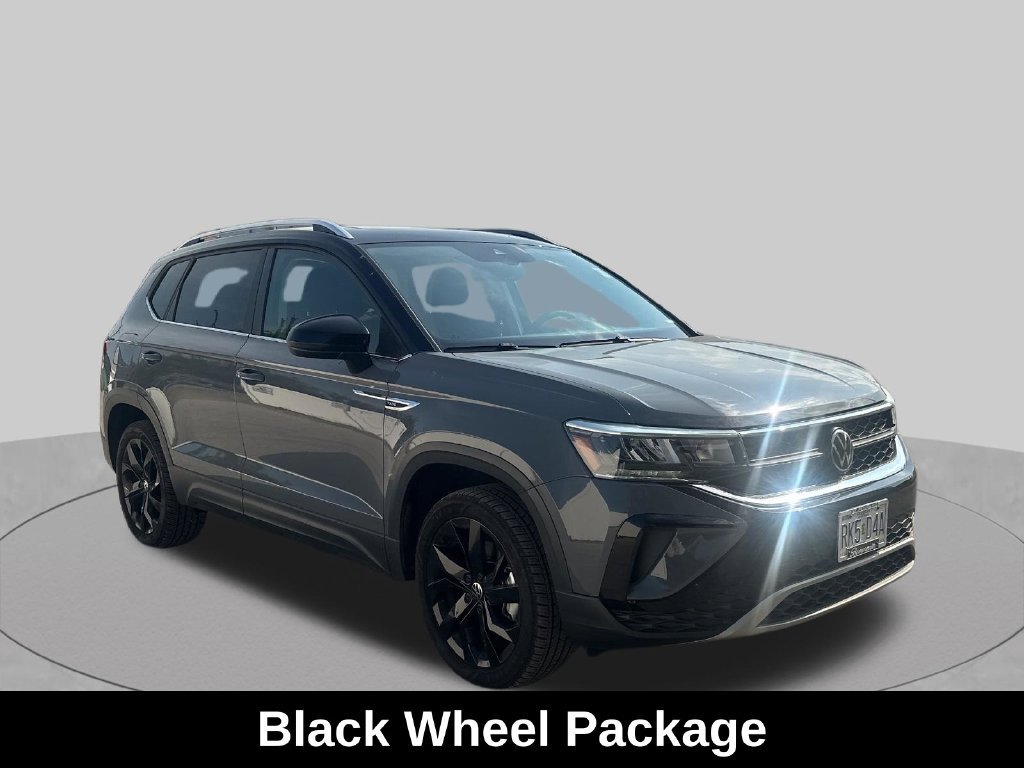 Used 2023 Volkswagen Taos SE w/ Panoramic Sunroof Package FWD image 7