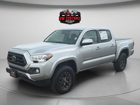 Used 2022 Toyota Tacoma SR5 RWD image 3
