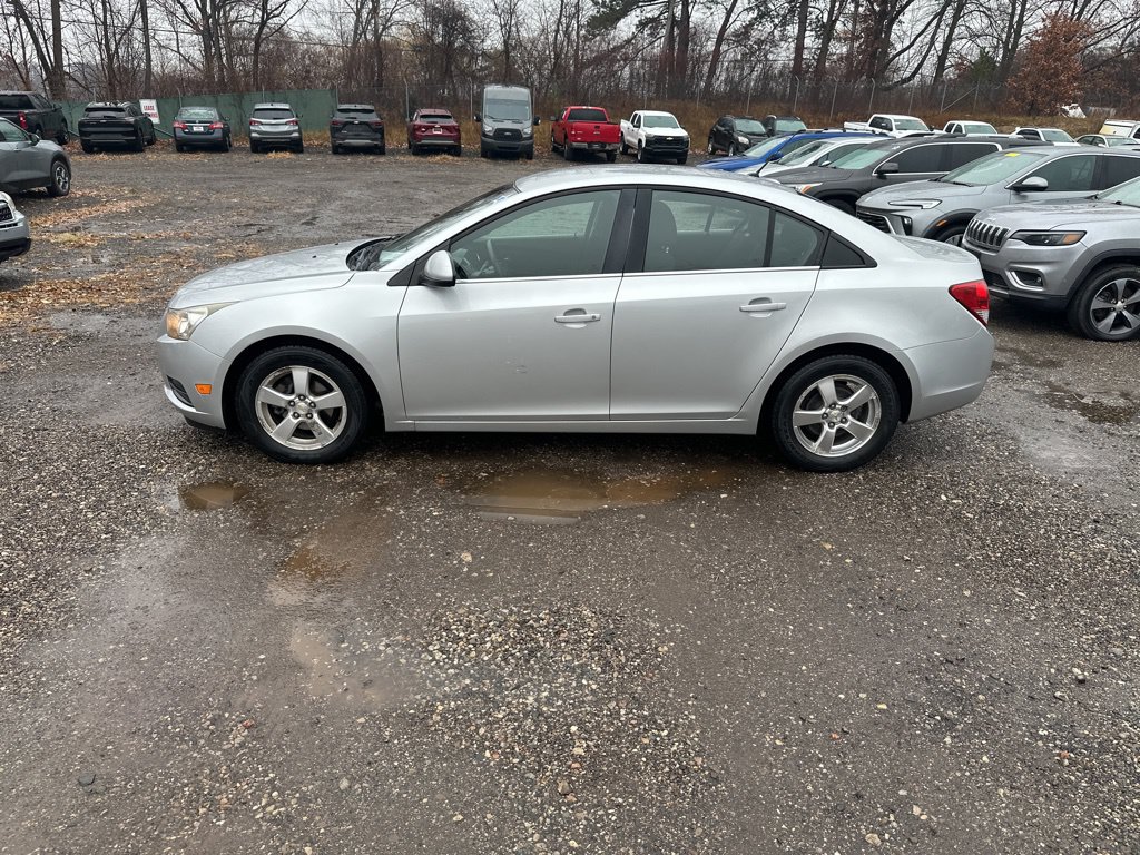 Used 2011 Chevrolet Cruze LT FWD image 2