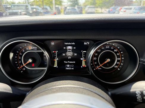 Used 2022 Jeep Wrangler Unlimited Sahara w/ Cold Weather Group AWD/4WD image 25