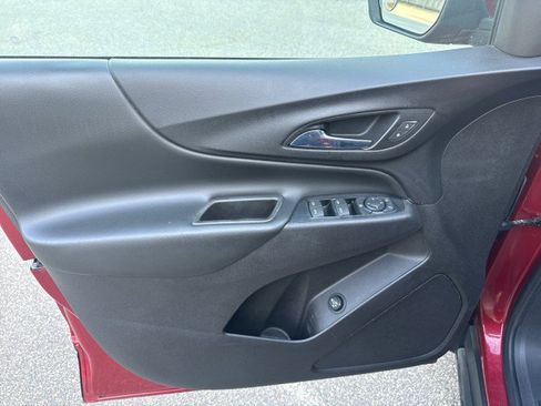 Used 2018 Chevrolet Equinox LT image 17
