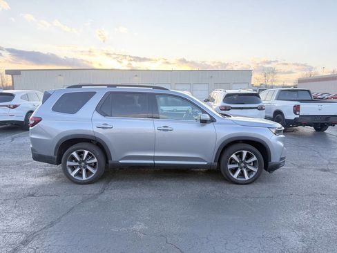 Used 2025 Honda Pilot Touring image 5