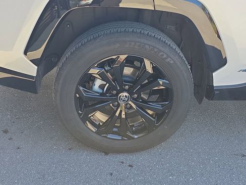 Used 2023 Toyota RAV4 SE image 14