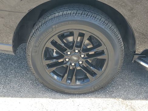 Used 2023 Ford Expedition XLT AWD/4WD image 7