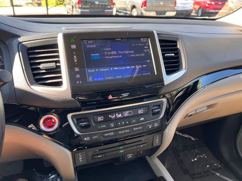 Used 2016 Honda Pilot Touring image 16