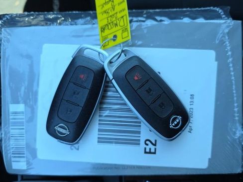Used 2023 Nissan Rogue S AWD/4WD image 11