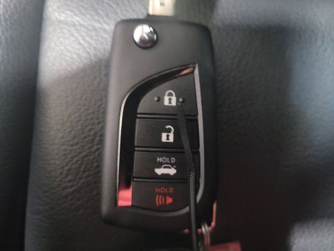 Used 2022 Toyota Camry SE image 32