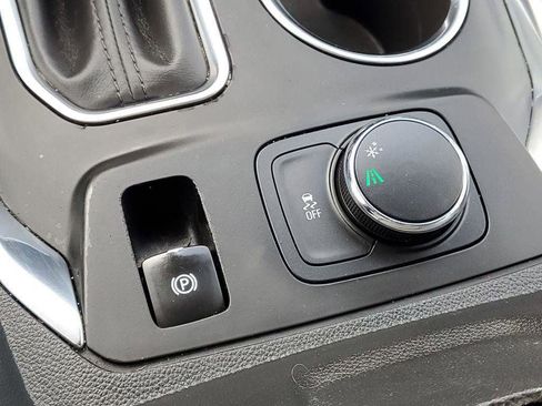 Used 2019 Chevrolet Traverse LT image 18