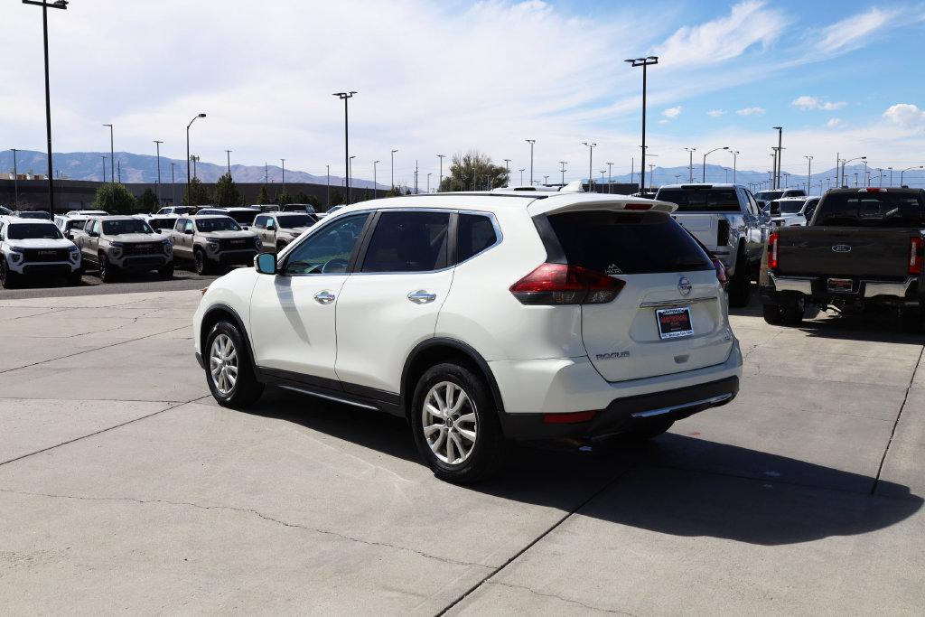 Used 2018 Nissan Rogue SV FWD image 4