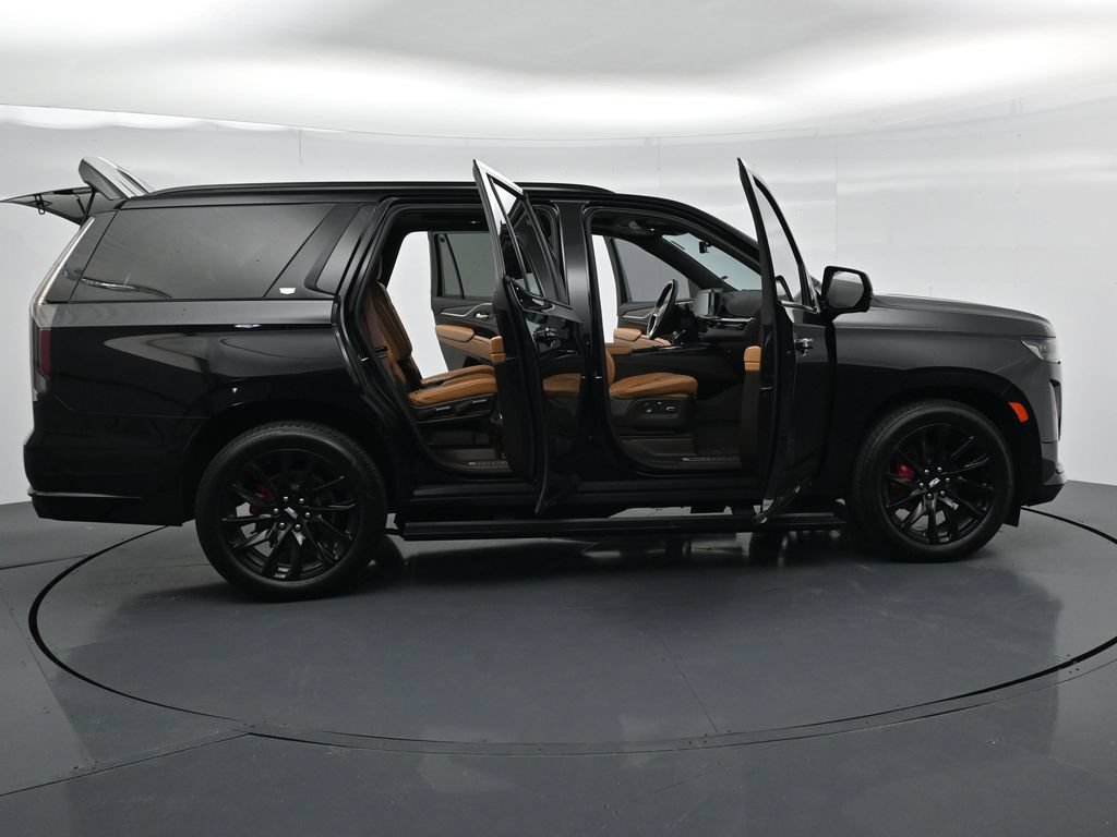 Used 2023 Cadillac Escalade Sport w/ LPO, ONYX Package AWD/4WD image 17