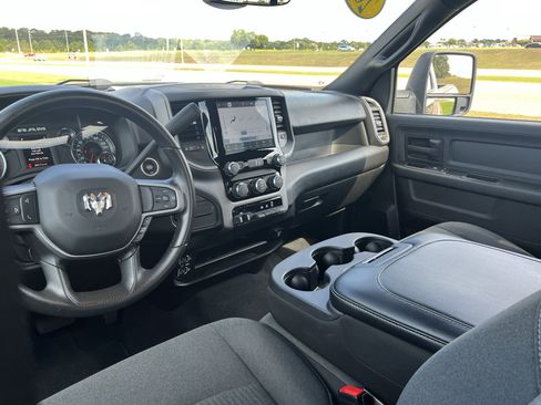 Used 2024 RAM 2500 Tradesman w/ Chrome Appearance Group AWD/4WD image 17