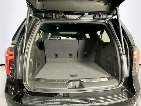 New 2026 Chevrolet Suburban High Country image 28