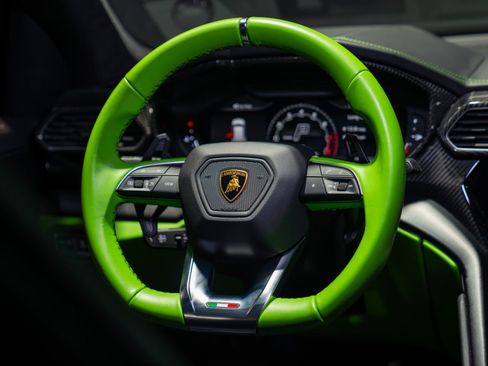 Used 2022 Lamborghini Urus AWD/4WD image 10