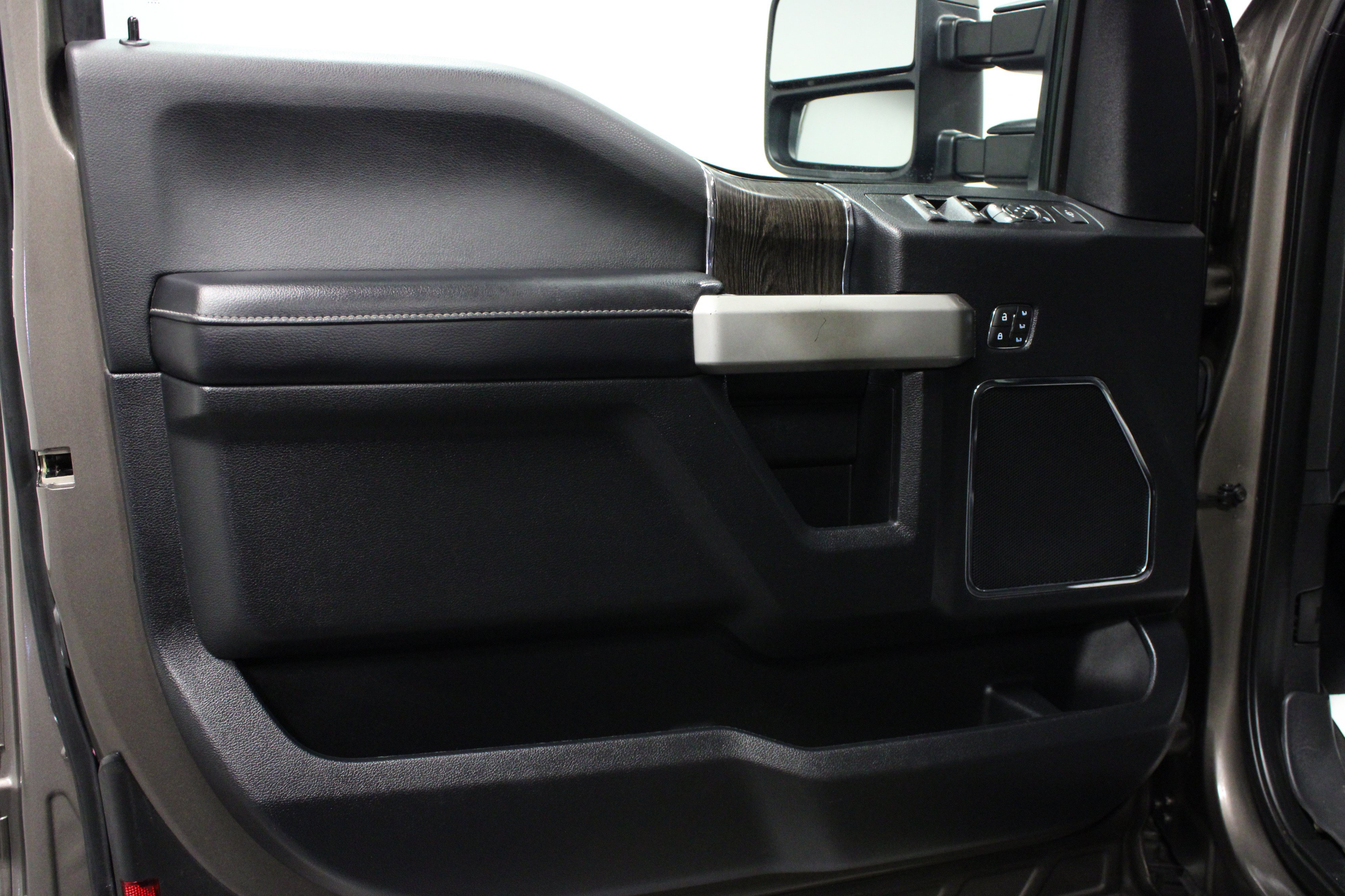 Used 2021 Ford F250 Lariat w/ Lariat Value Package AWD/4WD image 11