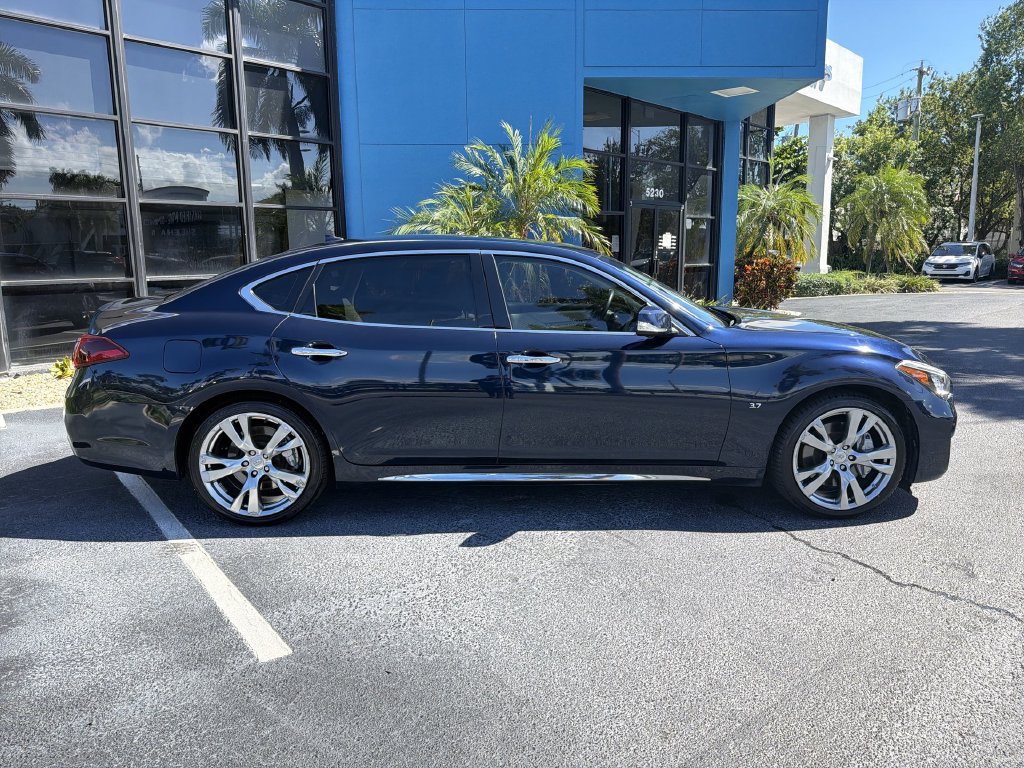 Used 2015 INFINITI Q70 L 3.7 w/ Deluxe Touring Package RWD image 9