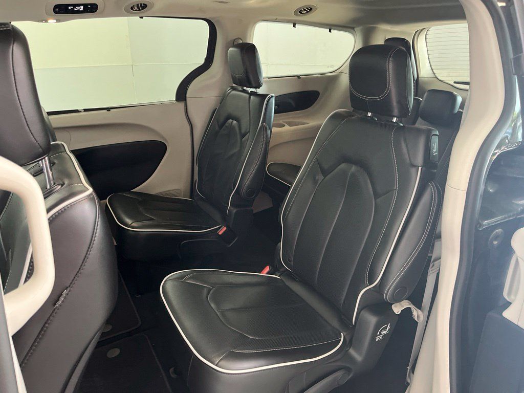 Used 2023 Chrysler Pacifica Limited FWD image 20