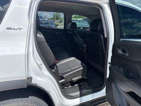 Used 2023 GMC Acadia SLT image 16