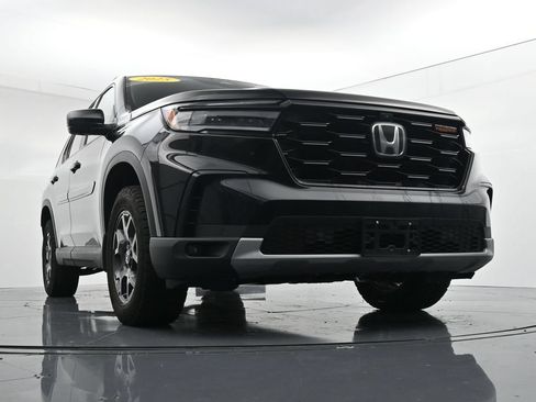 Used 2025 Honda Pilot TrailSport image 28