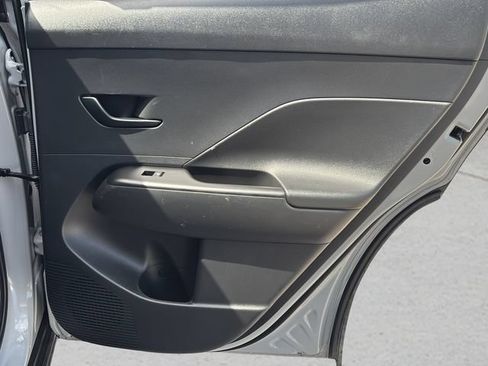 Used 2025 Hyundai Kona SEL FWD image 11