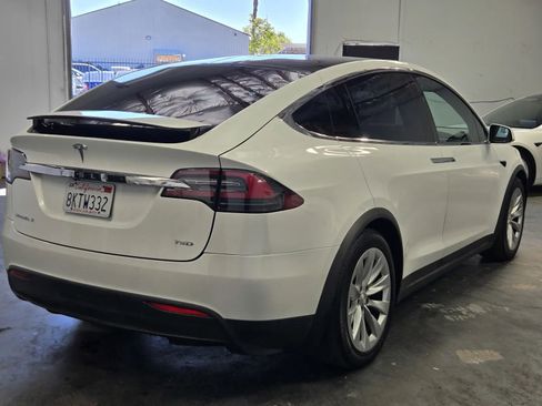 Used 2017 Tesla Model X 75D image 4