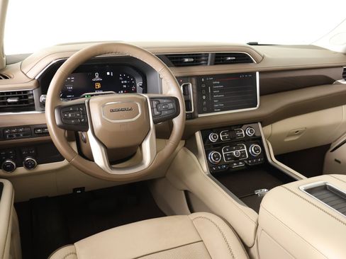 Used 2023 GMC Yukon Denali AWD/4WD image 2