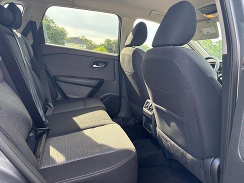 Used 2023 Nissan Rogue SV image 16