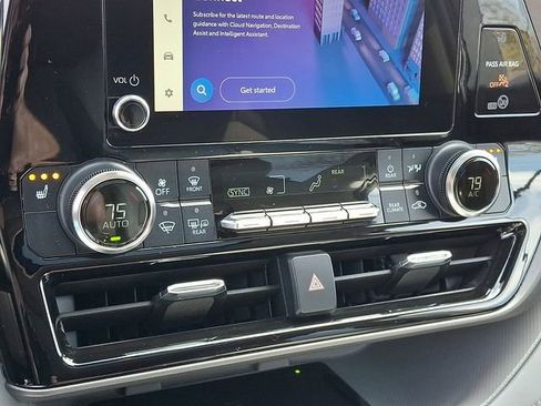 Used 2023 Toyota Highlander XLE image 19