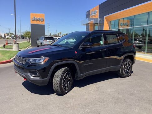 New 2025 Jeep Compass Trailhawk w/ Sun & Sound Group image 5