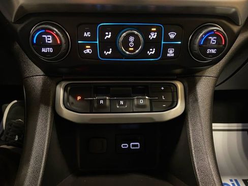 Used 2023 GMC Acadia SLT image 21